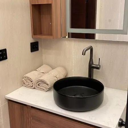 Madla , Hybel Apartmán *